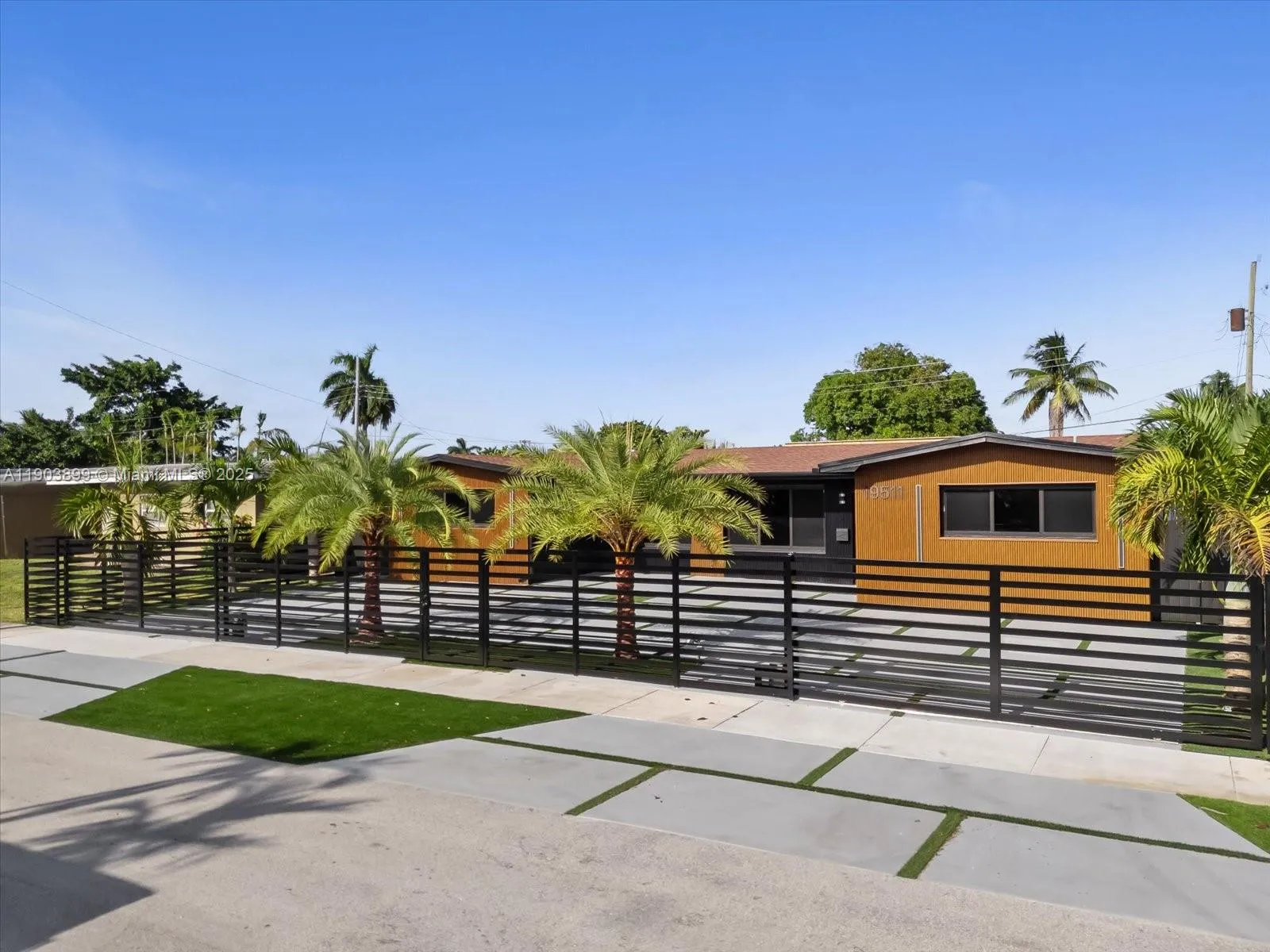 19511 NE 18th Pl, Miami FL 33179