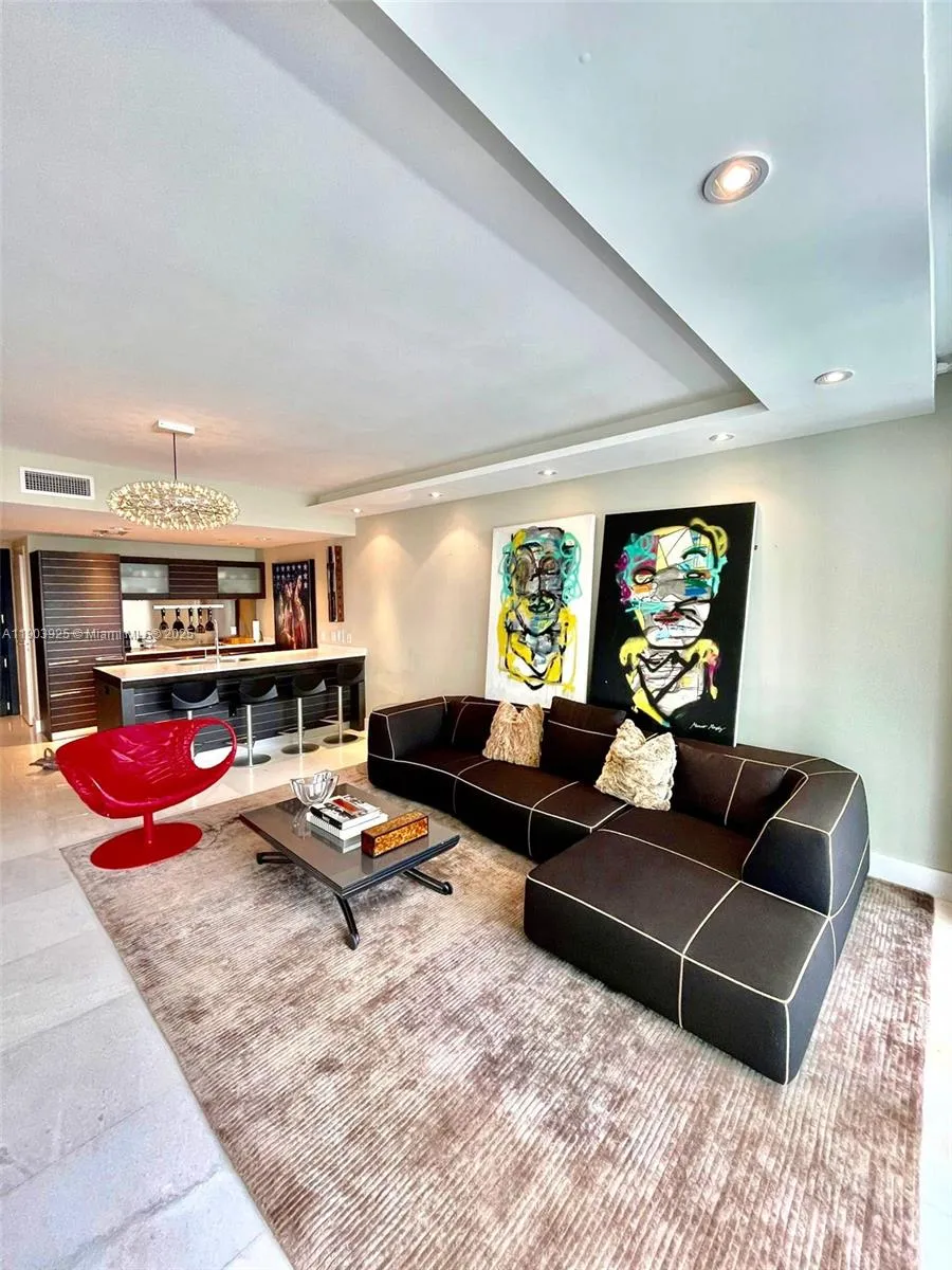 1 bedroom 1 bath for sale at 200 BISCAYNE BOULEVARD WAY # 4310, Miami FL 33131