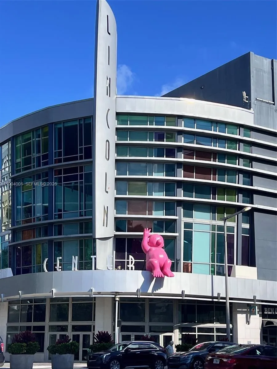 1 bedroom 1 bath for sale at 1300 Lincoln Rd # D304, Miami Beach FL 33139