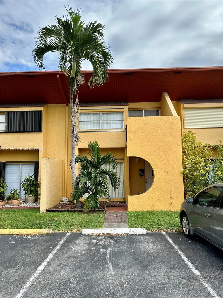 2 bedroom 2 bath for sale at 13705 SW 84th St # F, Miami FL 33183