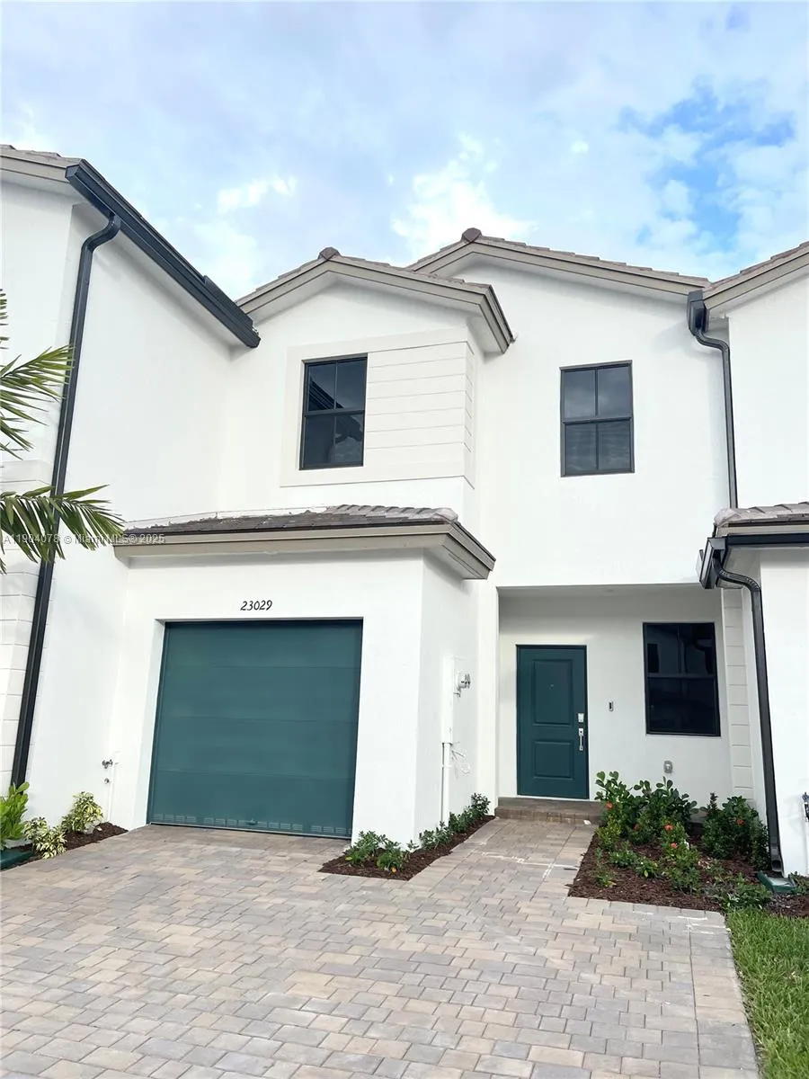 3 bedroom 2 bath for sale at 23029 SW 128th Pl, Miami FL 33170