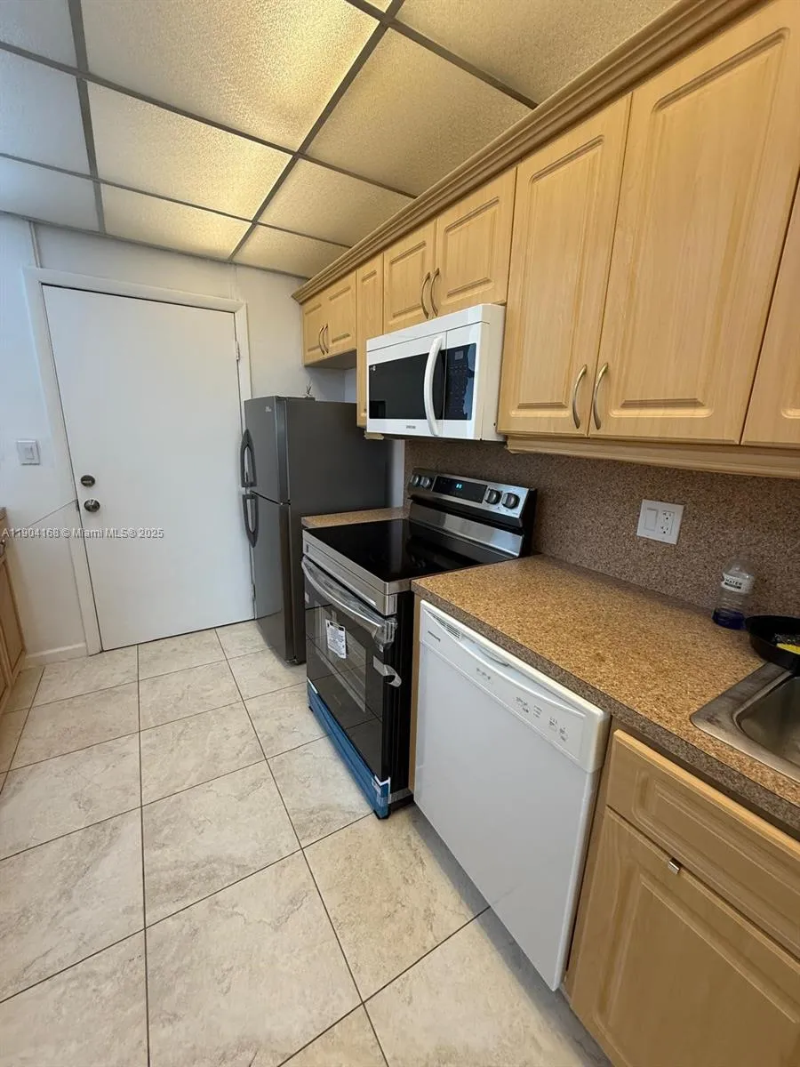 3660 NE 166th St # 805, North Miami Beach FL 33160