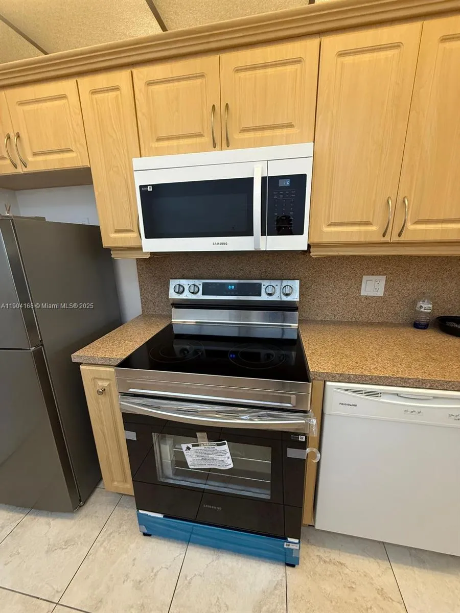 3660 NE 166th St # 805, North Miami Beach FL 33160