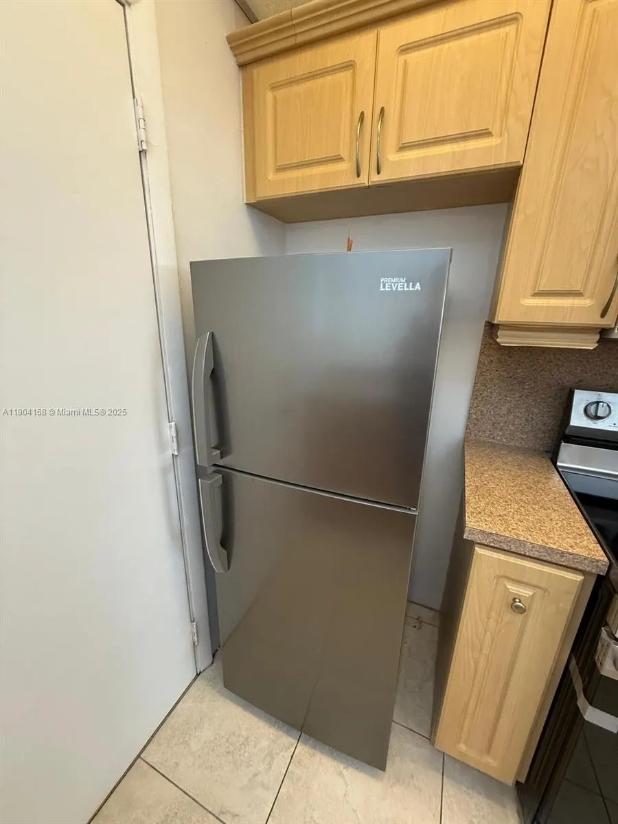 3660 NE 166th St # 805, North Miami Beach FL 33160