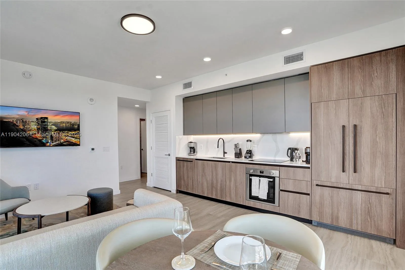 580 72nd St # 810, Miami Beach FL 33141