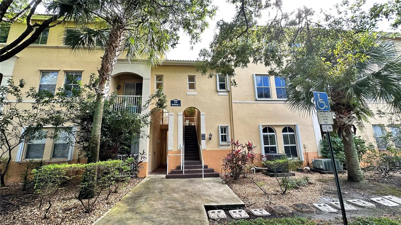 110 Jacaranda Country Club Dr # 205, Plantation FL 33324