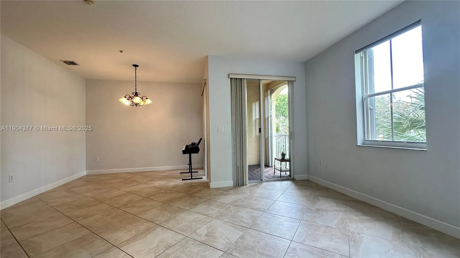 110 Jacaranda Country Club Dr # 205, Plantation FL 33324