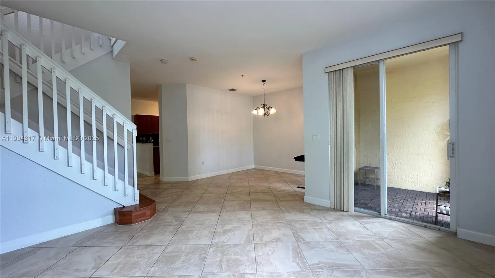 110 Jacaranda Country Club Dr # 205, Plantation FL 33324