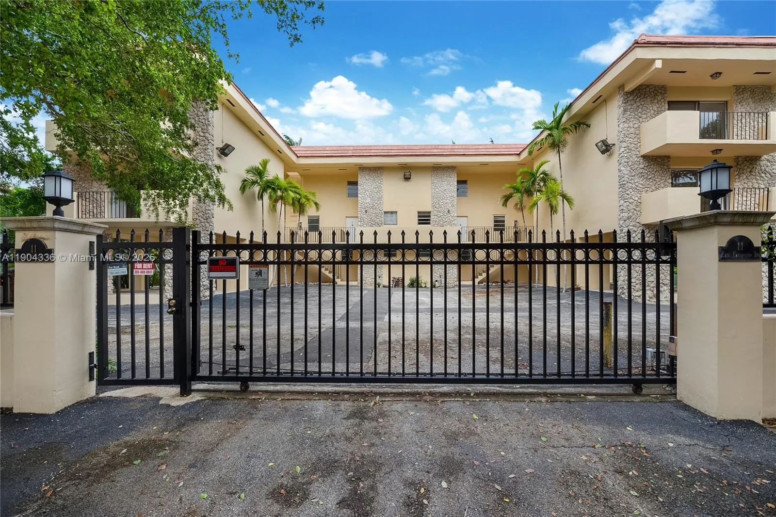 2 bedroom 1 bath for rent at 11 Edgewater Dr # 8, Coral Gables FL 33133