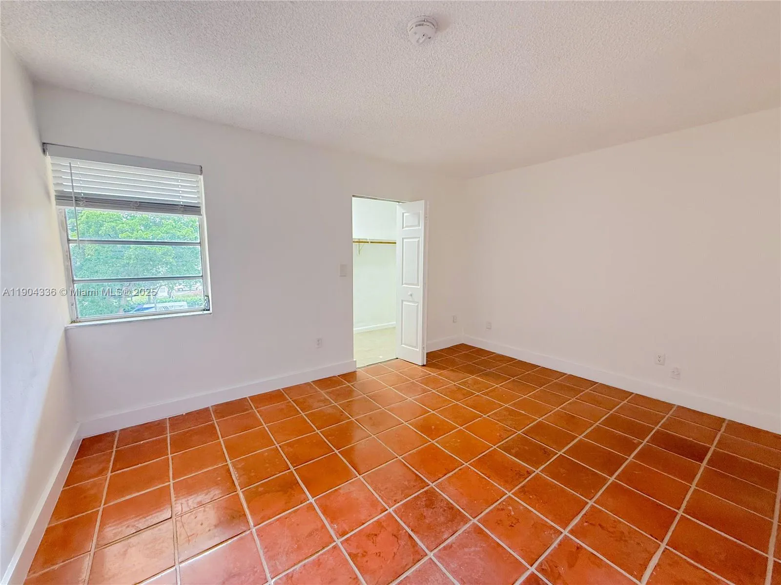 11 Edgewater Dr # 8, Coral Gables FL 33133