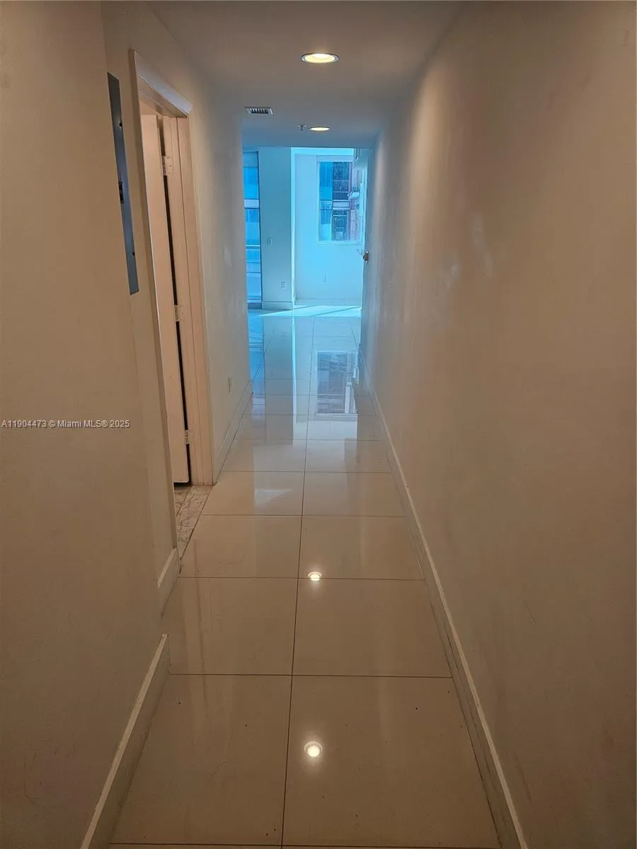 244 Biscayne Blvd # 908, Miami FL 33132