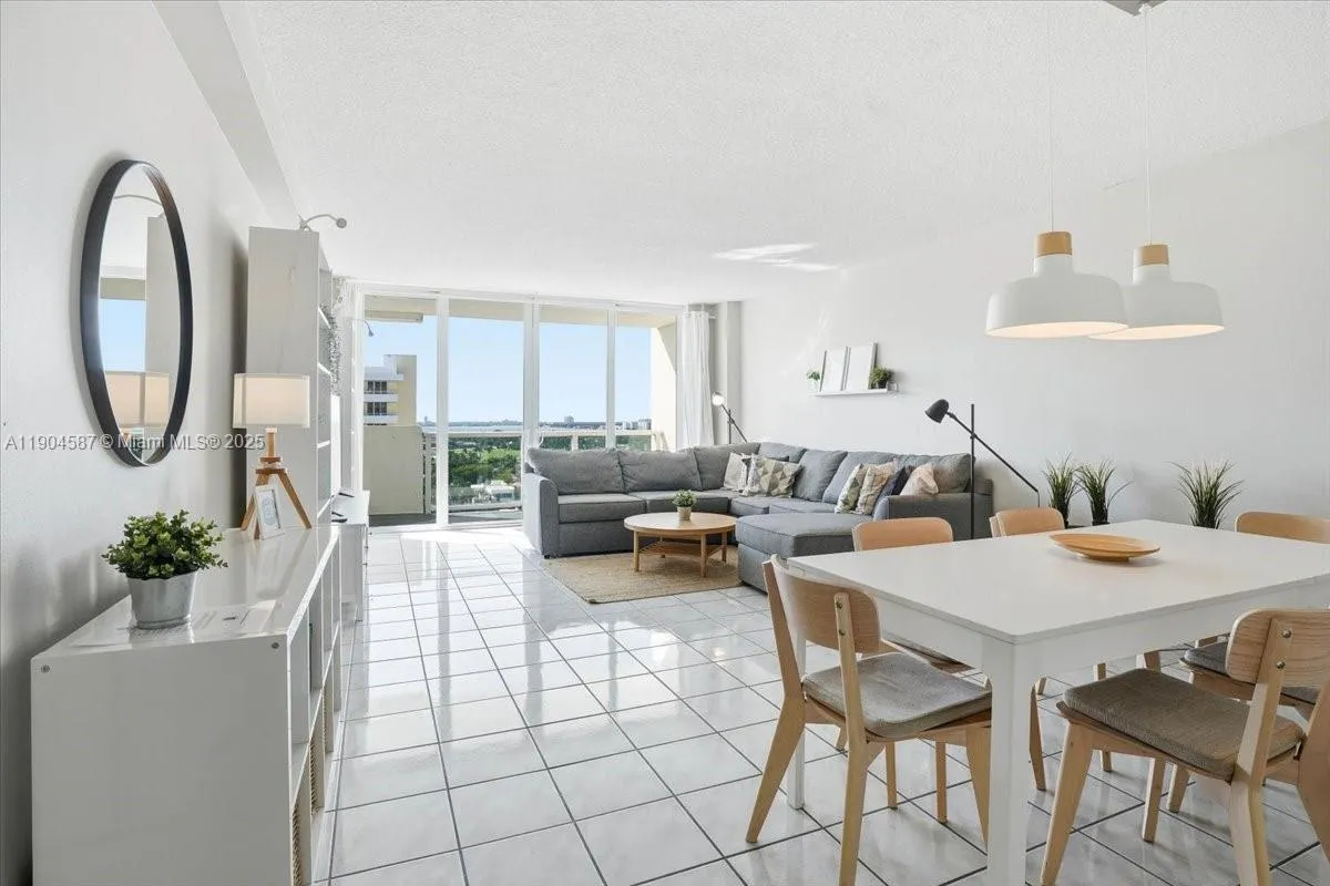 1 bedroom 1 bath for sale at 5601 Collins Ave # 1517, Miami Beach FL 33140