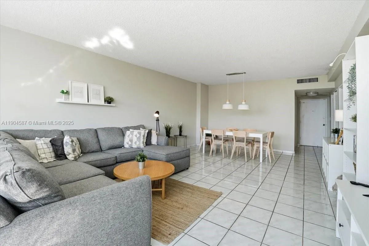 5601 Collins Ave # 1517, Miami Beach FL 33140