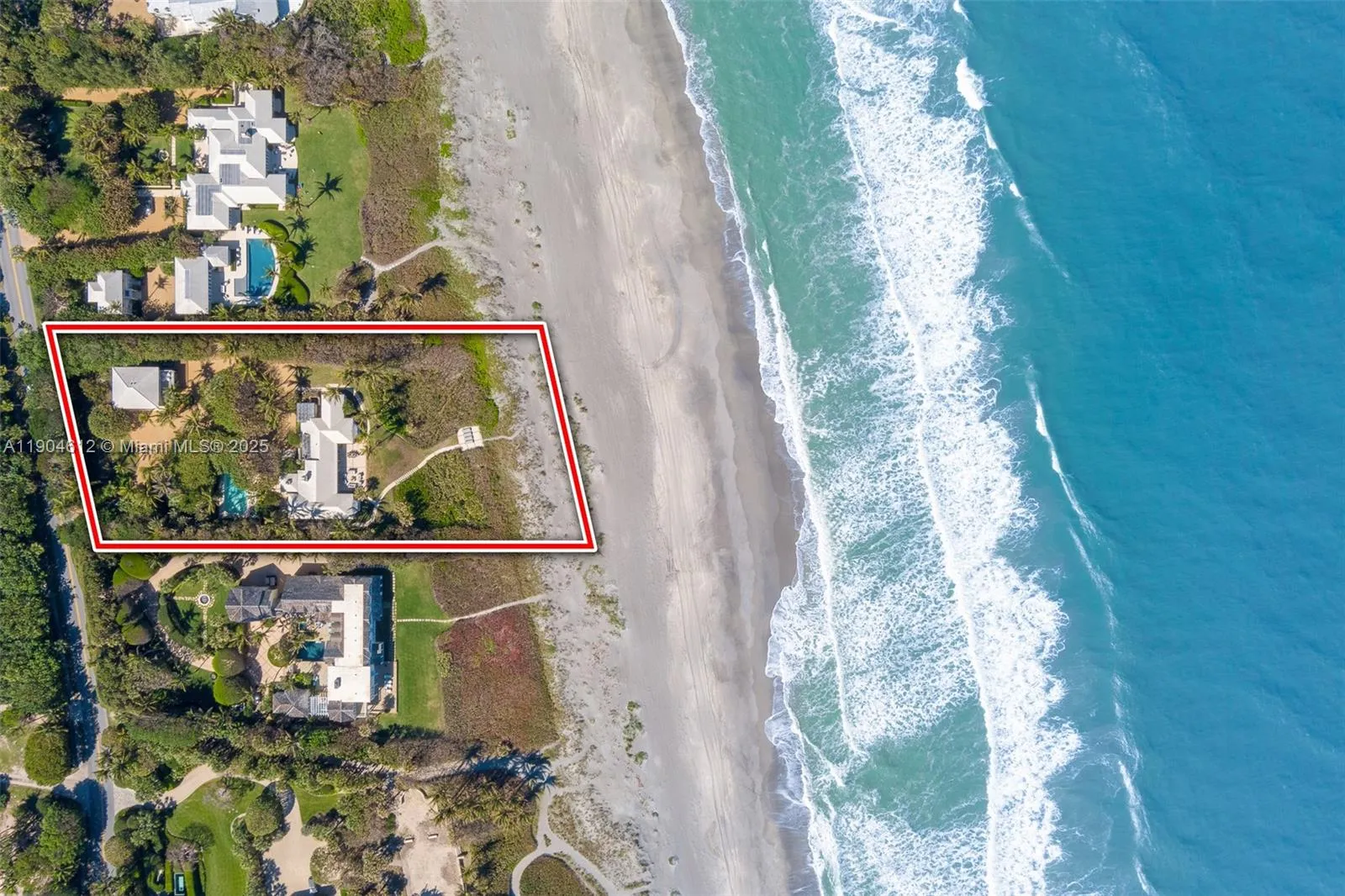 5 bedroom 5 bath for sale at 247 S Beach Rd, Jupiter Island FL 33455