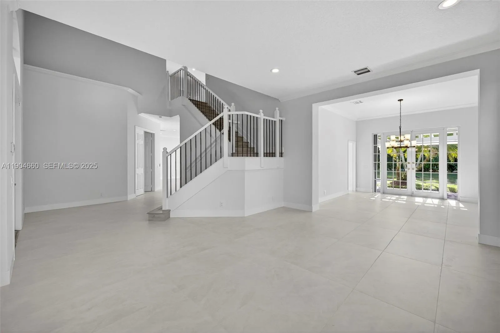 1781 Harbor Pointe Cir, Weston FL 33327