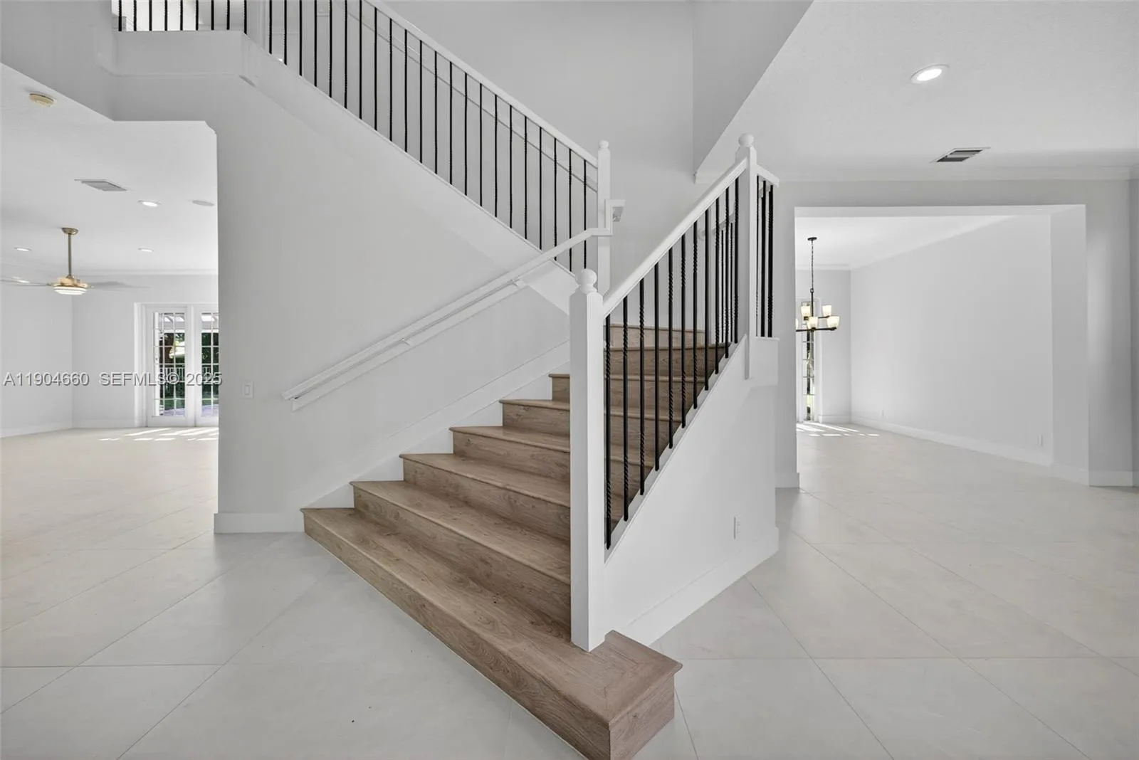 1781 Harbor Pointe Cir, Weston FL 33327