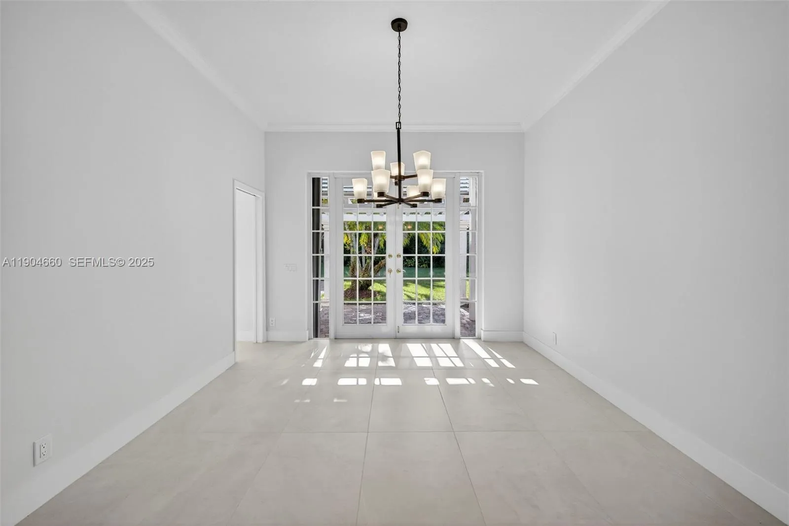 1781 Harbor Pointe Cir, Weston FL 33327