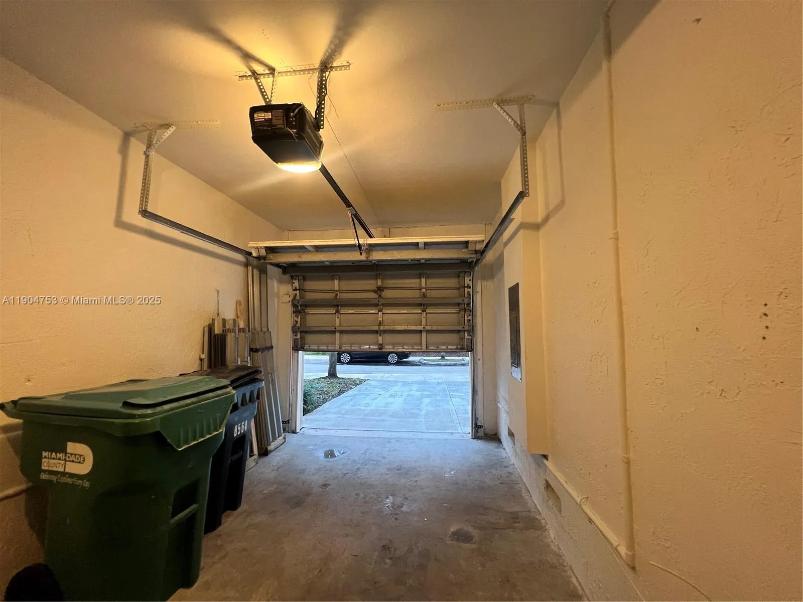 8564 SW 214th Way, Cutler Bay FL 33189