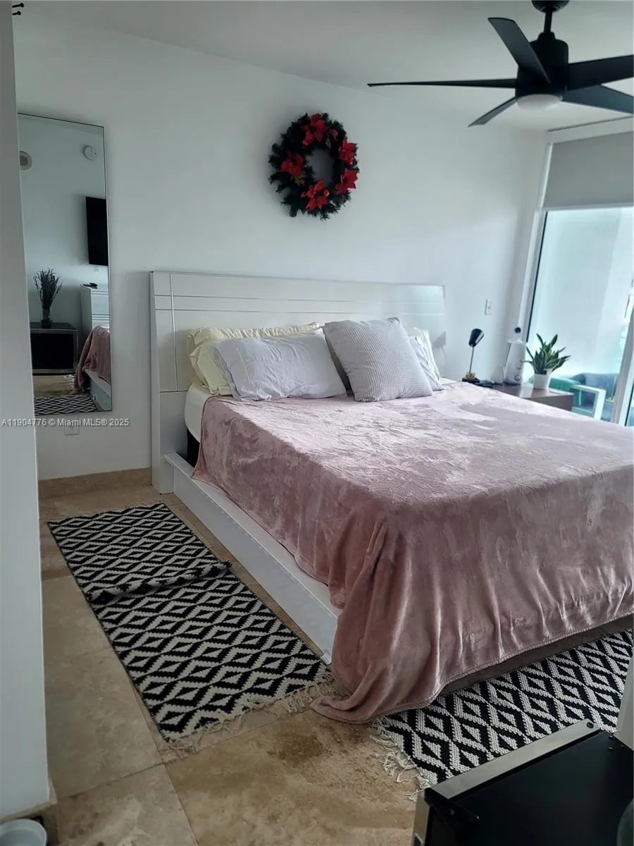 2 bedroom 2 bath for rent at 31 SE 5th St # 1402, Miami FL 33131