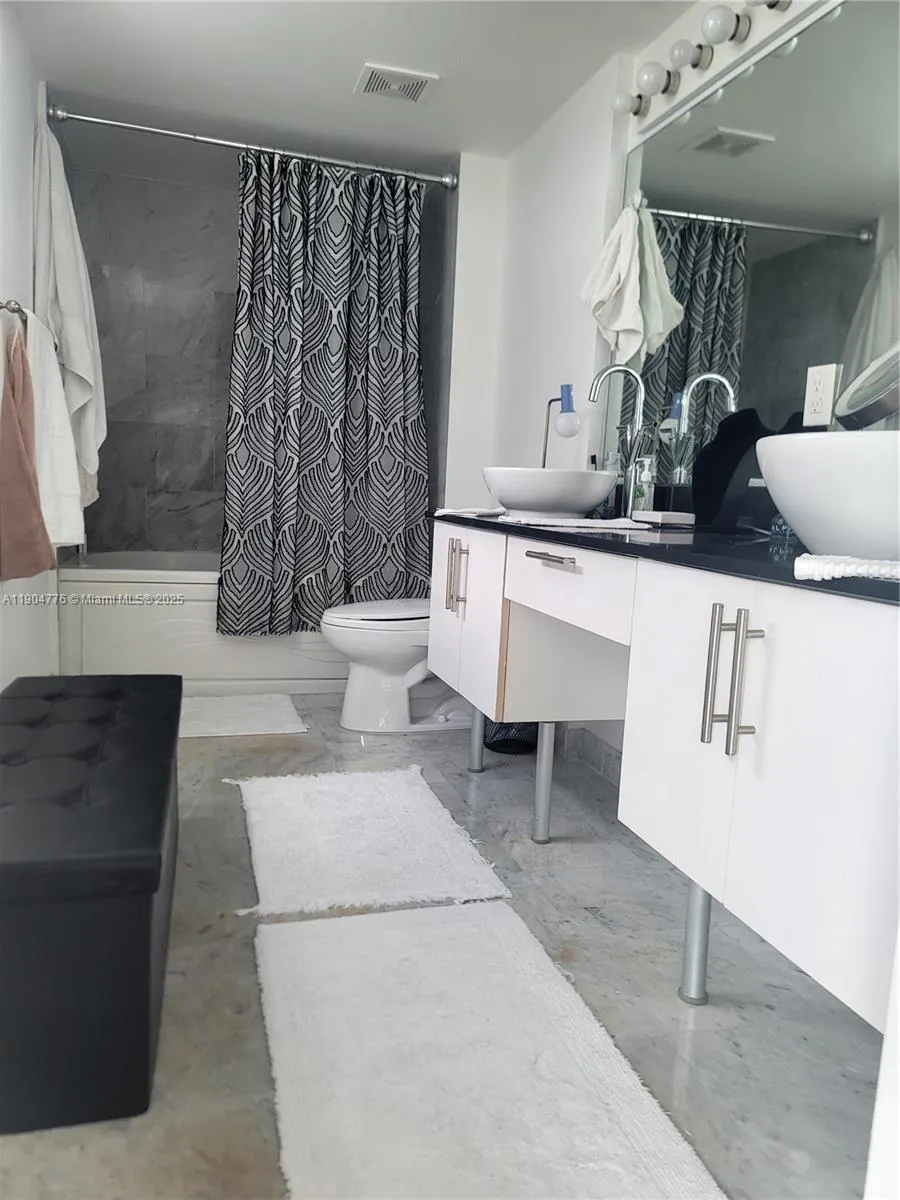 31 SE 5th St # 1402, Miami FL 33131