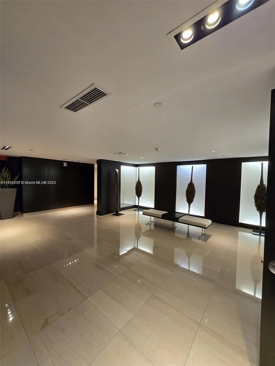 900 Biscayne Blvd # 3902, Miami FL 33132