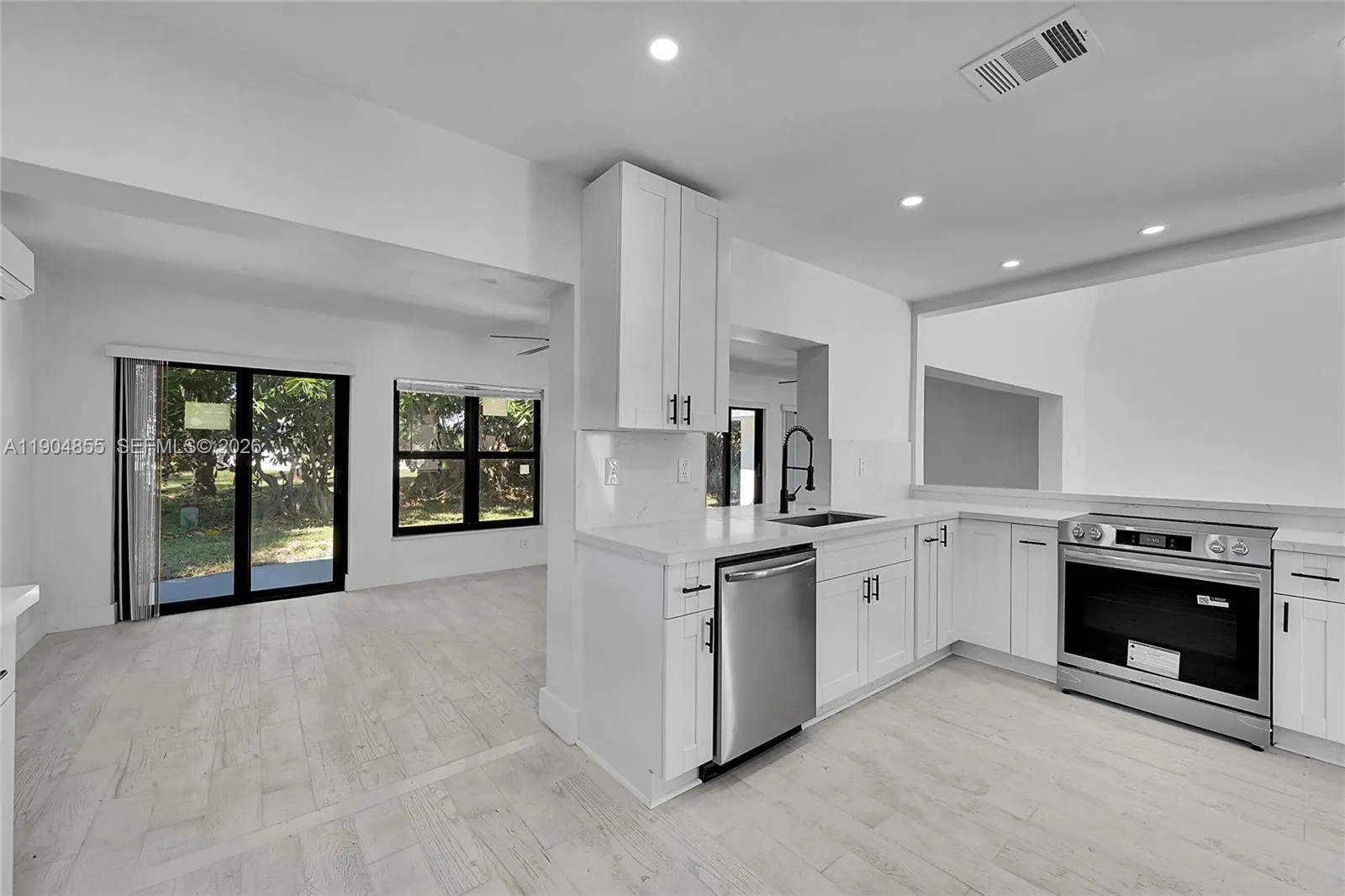 4603 King Palm Dr, Tamarac FL 33319
