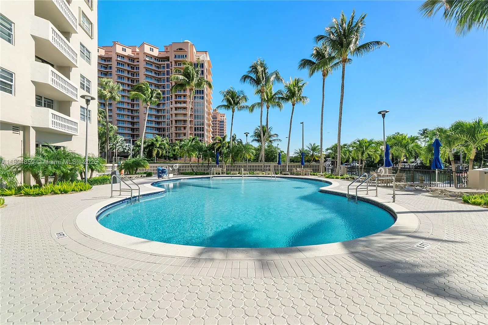 90 Edgewater Dr, Coral Gables FL 33133