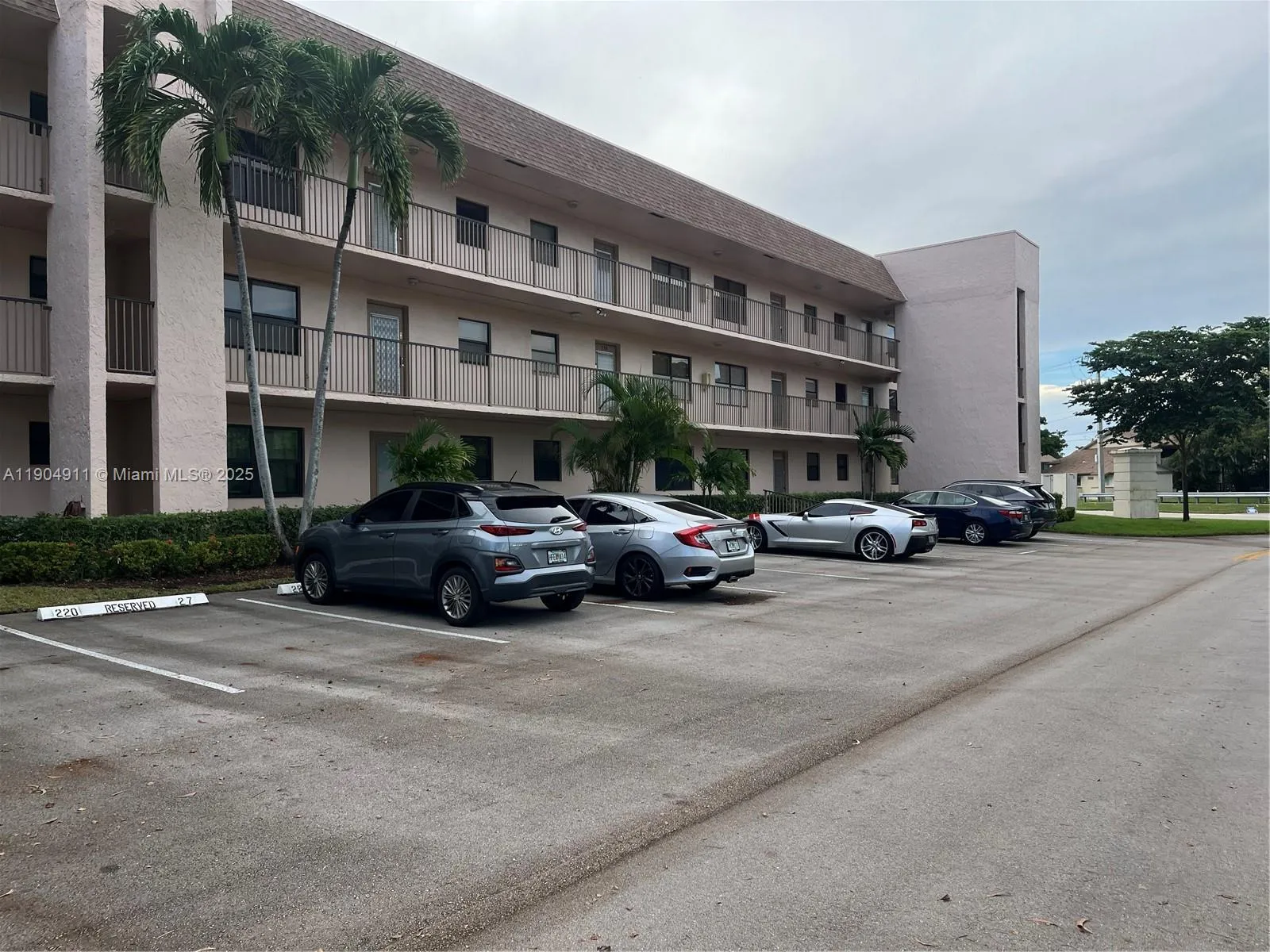 10466 Sunrise Lakes Blvd # 108, Sunrise FL 33322