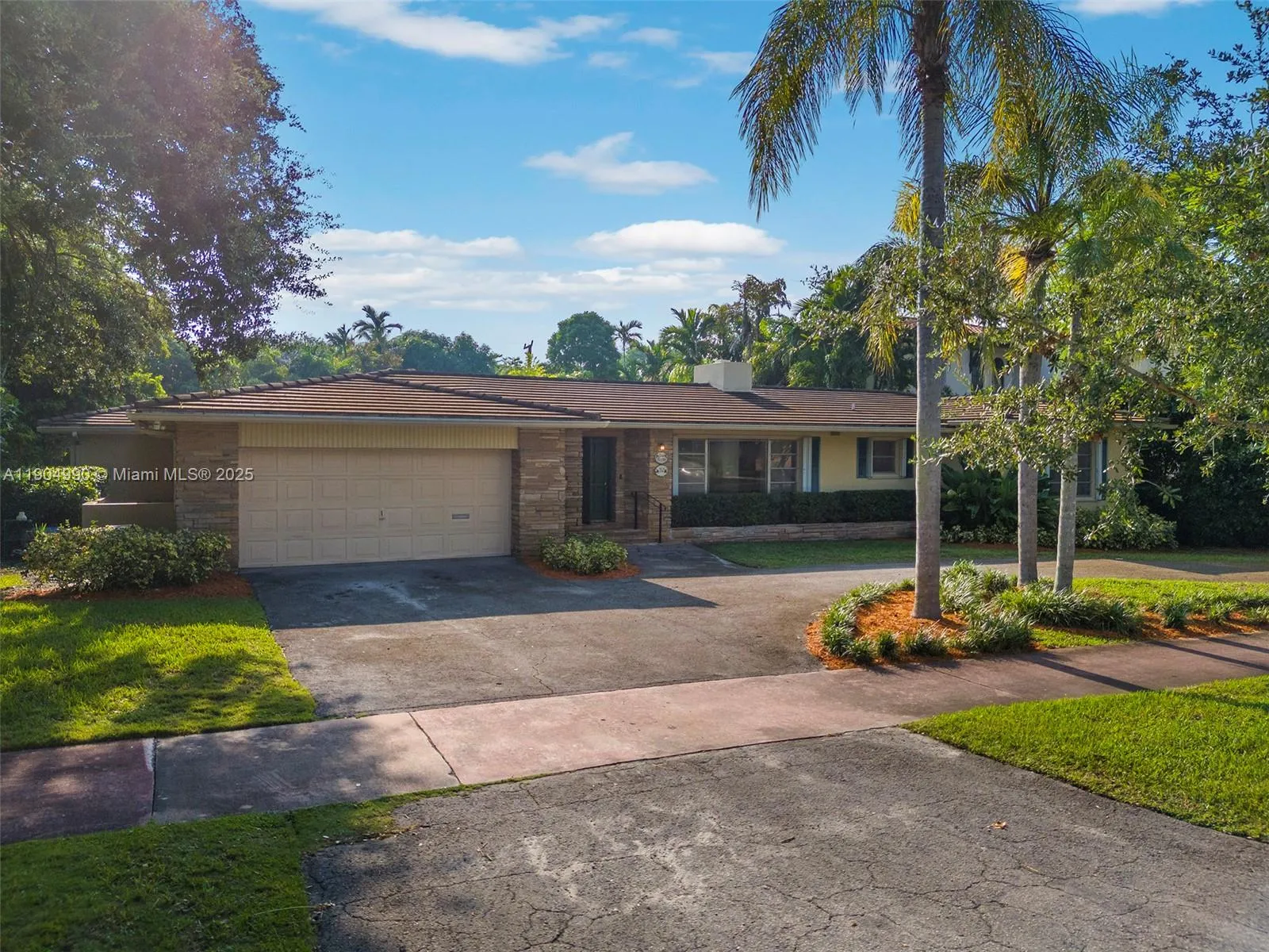 3 bedroom 3 bath for sale at 2615 Alhambra Cir, Coral Gables FL 33134