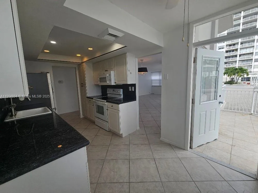 2 bedroom 2 bath for sale at 18041 Biscayne Blvd # 204, Aventura FL 33160