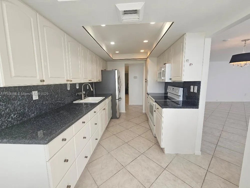 18041 Biscayne Blvd # 204, Aventura FL 33160
