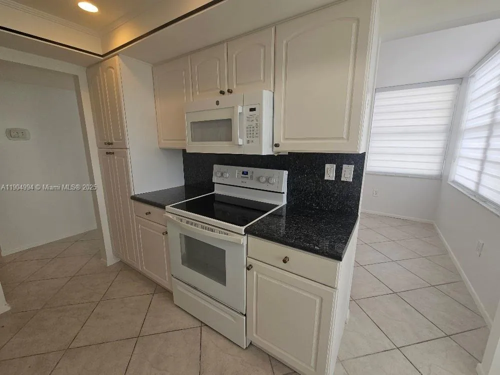 18041 Biscayne Blvd # 204, Aventura FL 33160