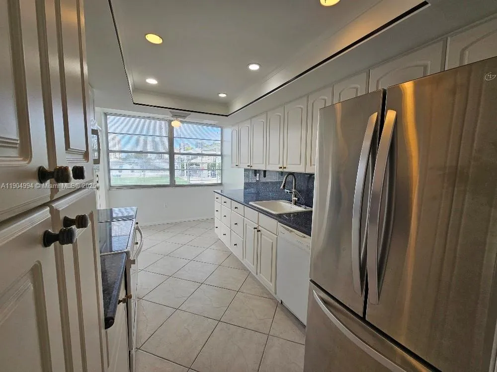 18041 Biscayne Blvd # 204, Aventura FL 33160