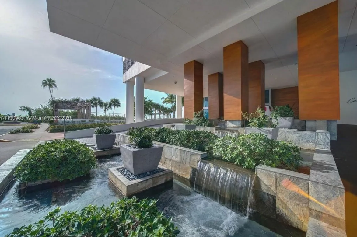 6899 Collins Ave # 1709, Miami Beach FL 33141