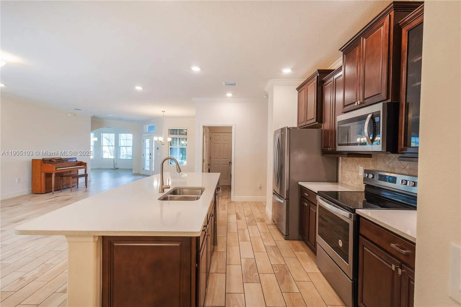 2547 Saint Lucia Cir, Vero Beach FL 32967