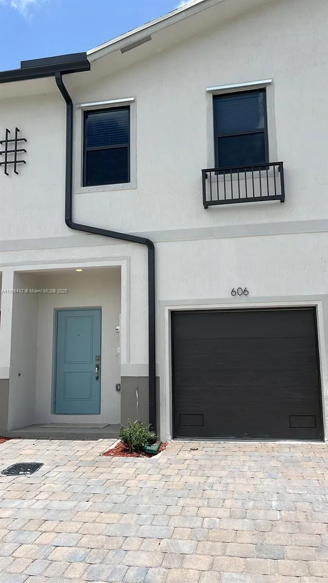 3 bedroom 2 bath for sale at 606 SW 12 st, Homestead FL 33034