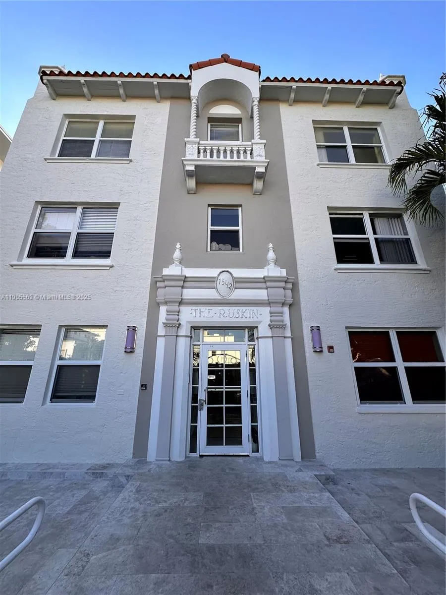 1 bedroom 1 bath for sale at 1542 Drexel Ave # 107, Miami Beach FL 33139