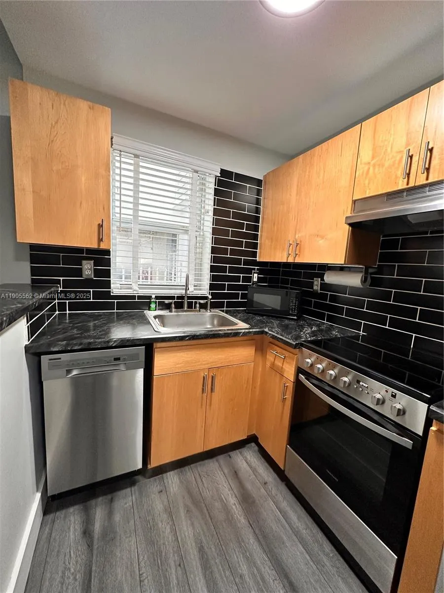 1542 Drexel Ave # 107, Miami Beach FL 33139