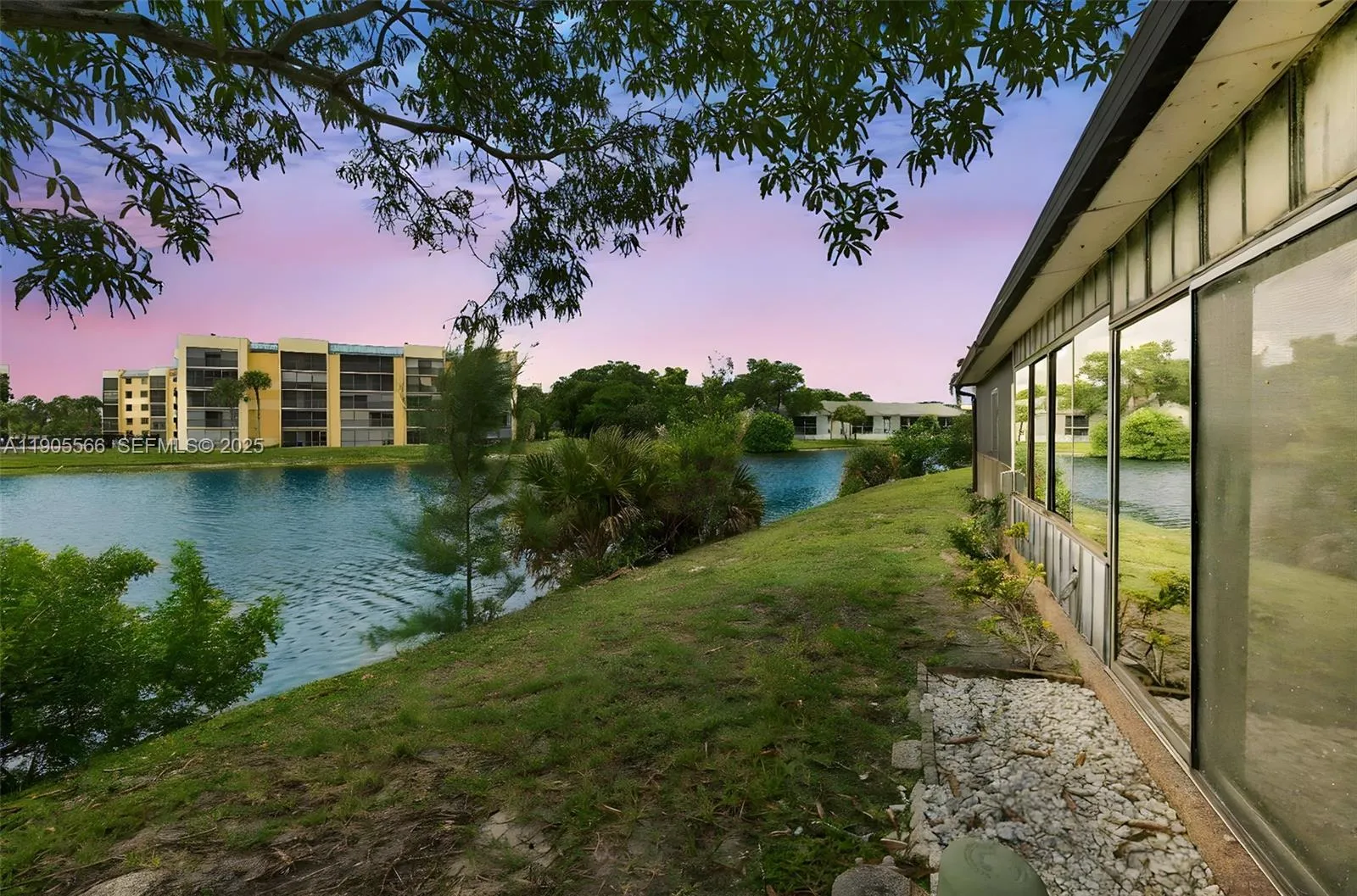 3 bedroom 2 bath for sale at 6545 Racquet Club Dr # 115, Lauderhill FL 33319