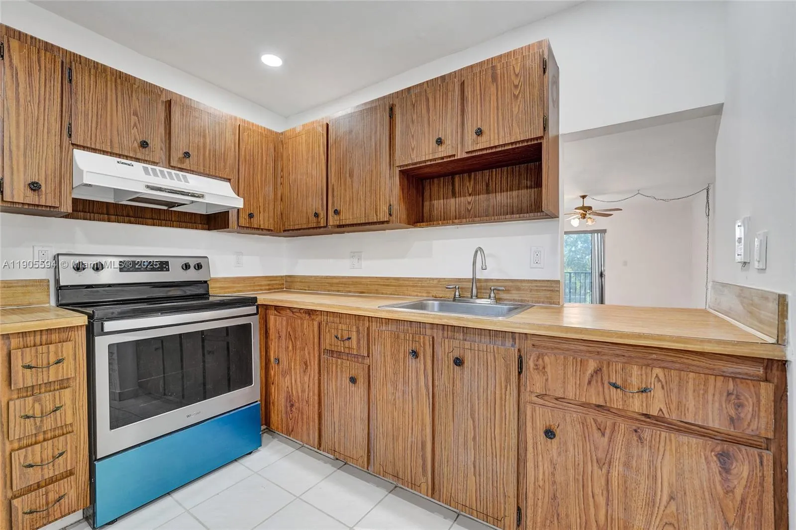 2 bedroom 2 bath for sale at 7541 NW 16th St # 1310, Plantation FL 33313