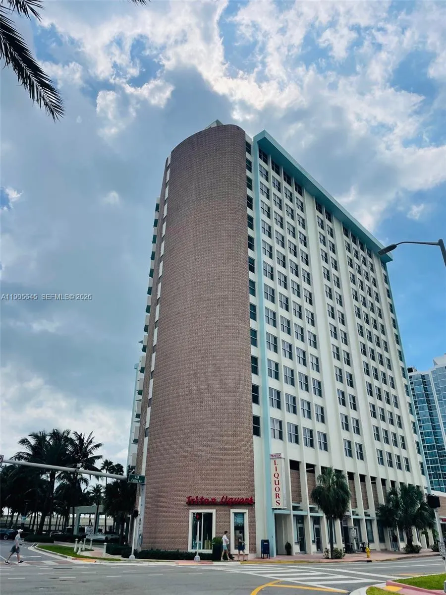 1 bedroom 1 bath for sale at 2899 Collins Ave # 648, Miami Beach FL 33140