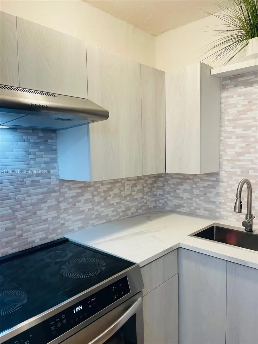 2899 Collins Ave # 648, Miami Beach FL 33140