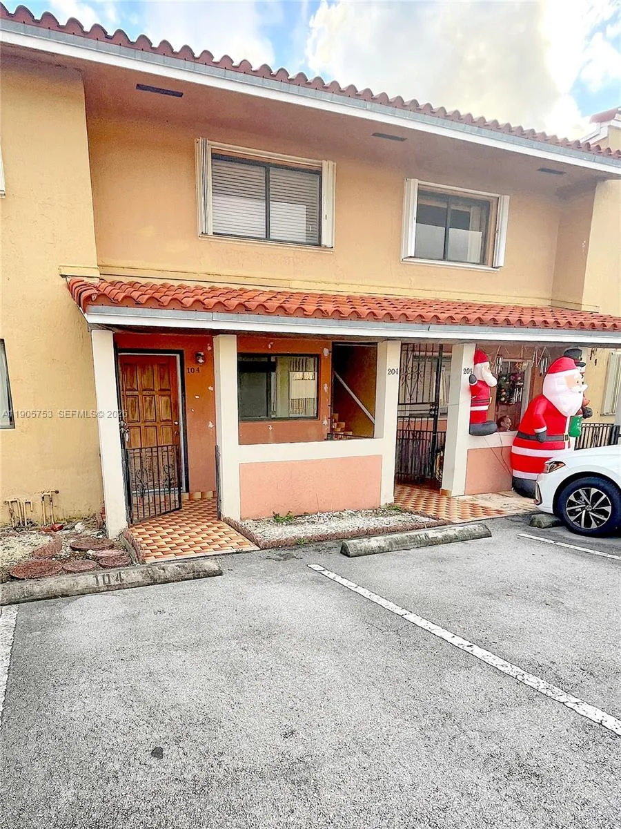 2740 W 63rd St # 104, Hialeah FL 33016