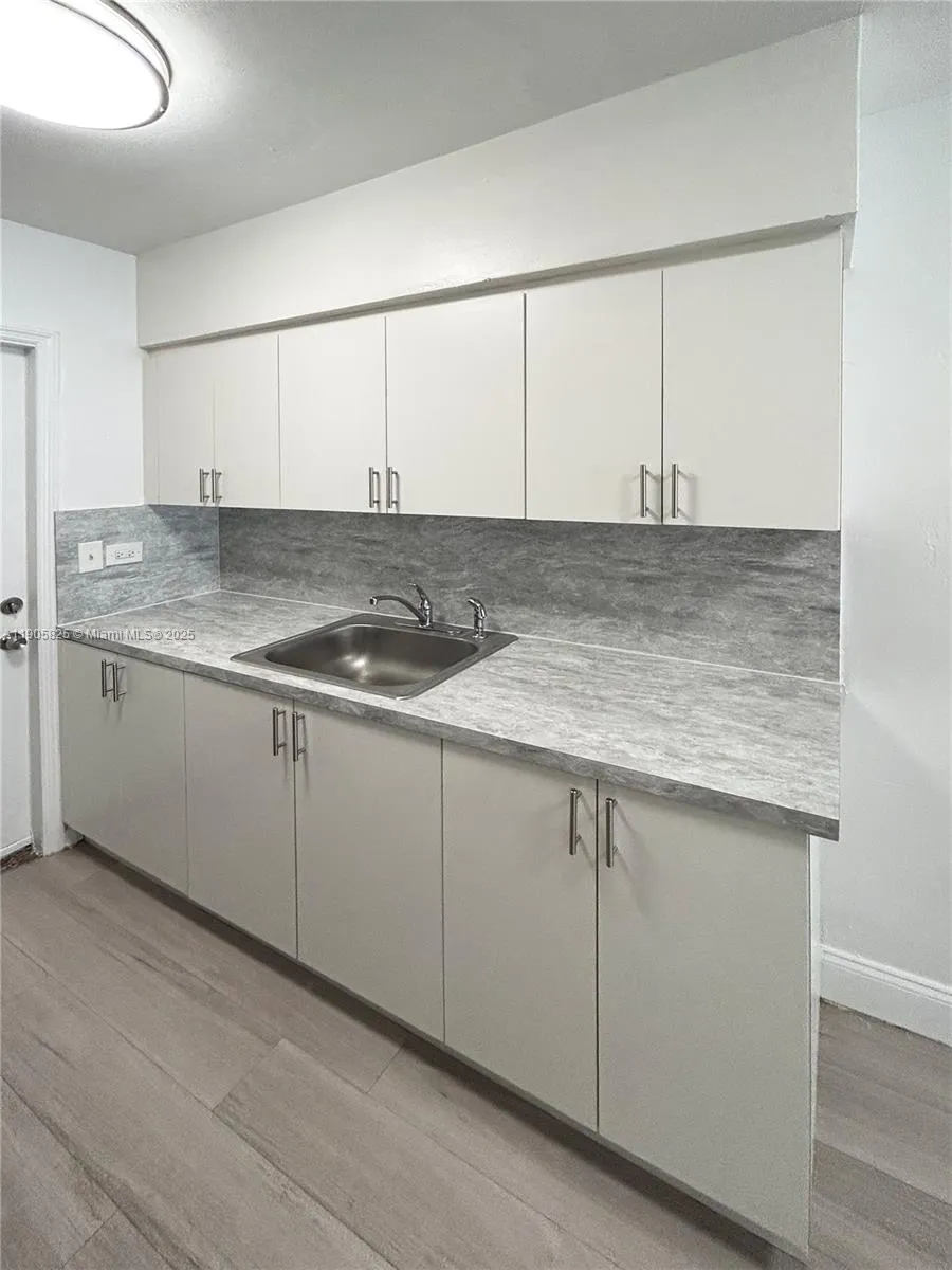 738 NE 86th St # 6, Miami FL 33138