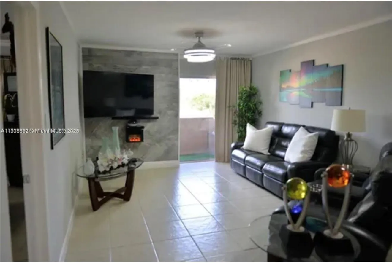 10900 SW 104th St # 314, Miami FL 33176