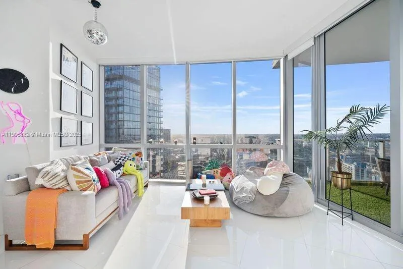 851 NE 1st Ave # 3910, Miami FL 33132