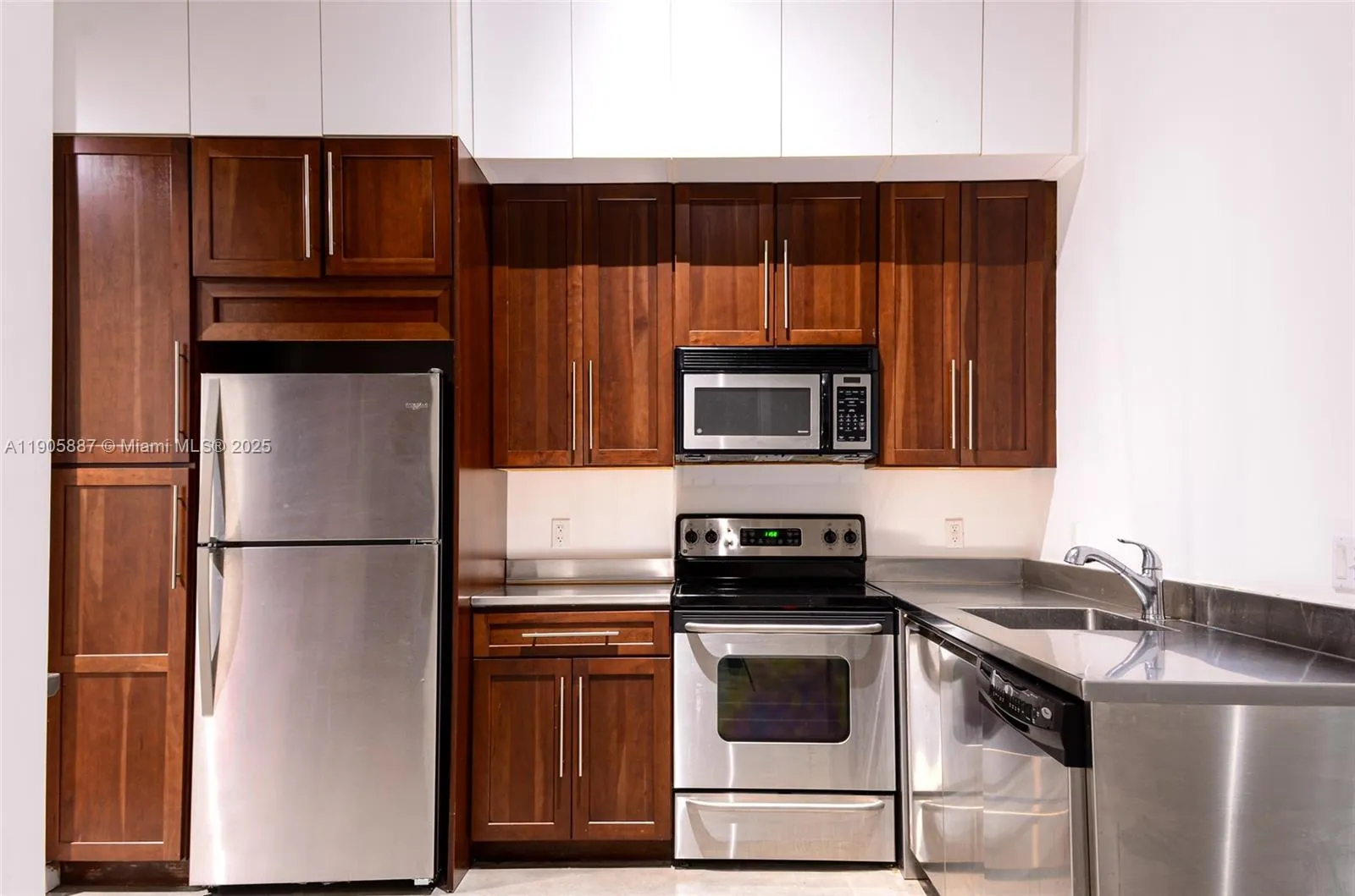 250 NW 23rd # 308, Miami FL 33127