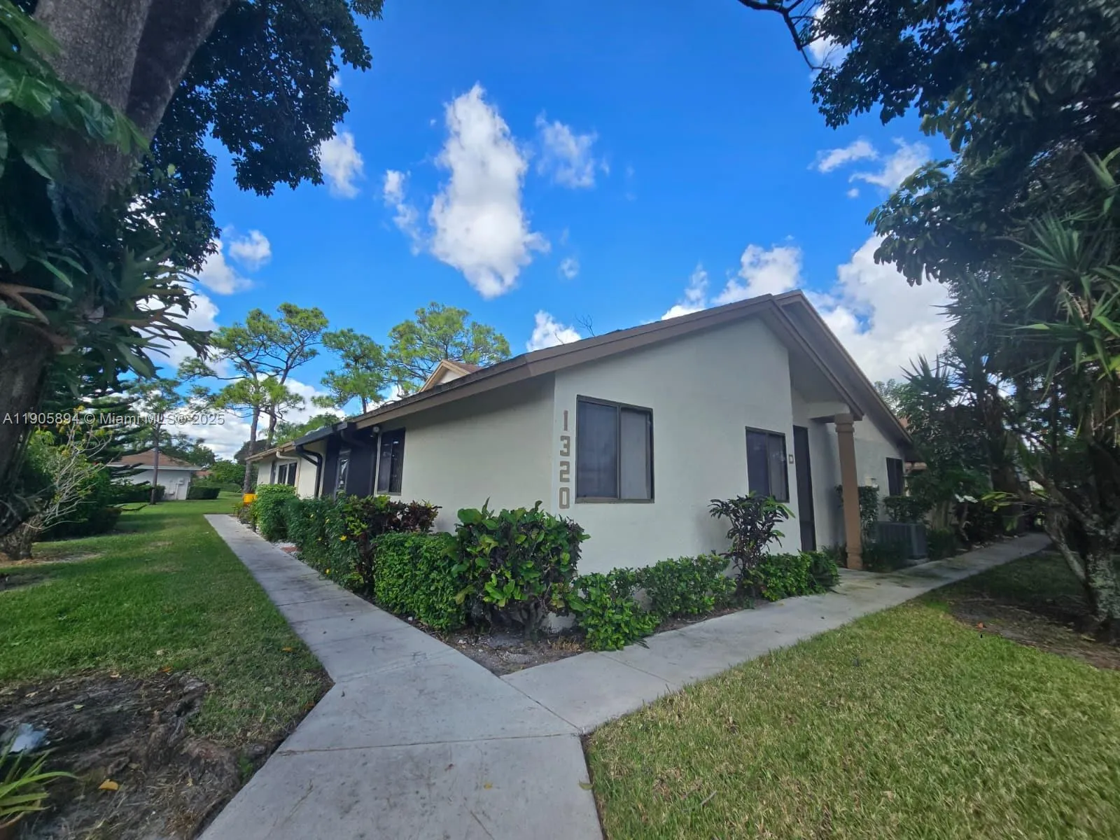 2 bedroom 2 bath for sale at 1320 NW 29th Ave # C, Delray Beach FL 33445