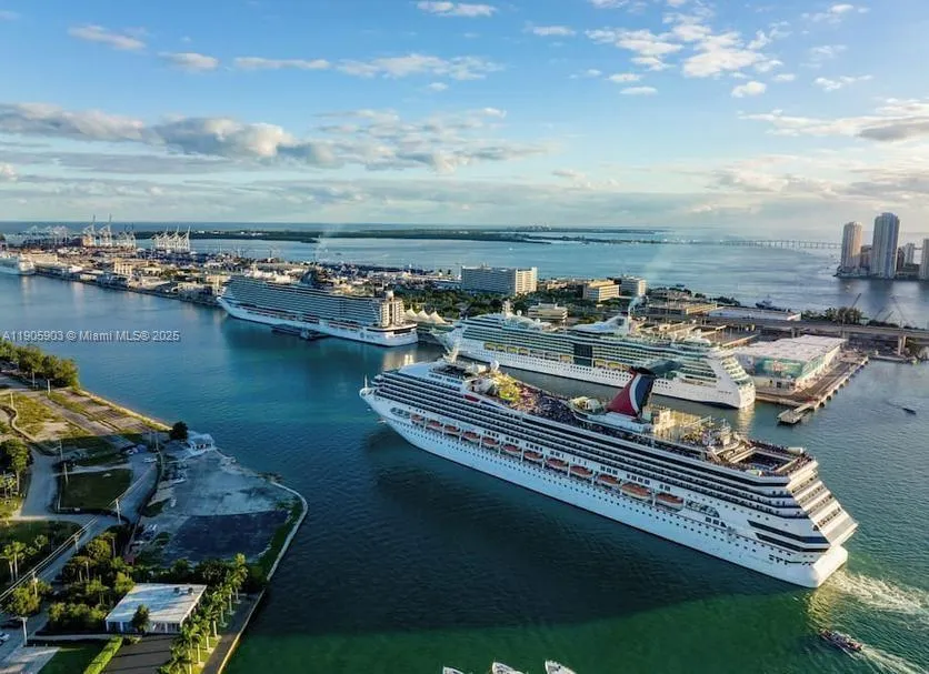 1 bedroom 1 bath for sale at 227 NE 2nd St # 1703, Miami FL 33132