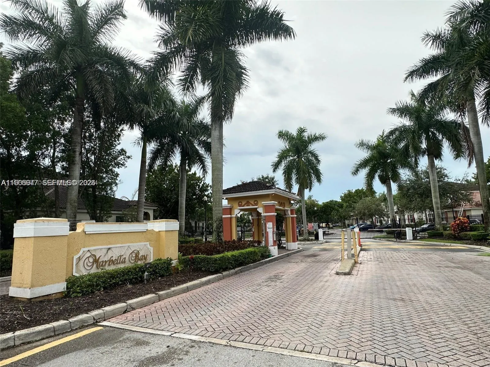 1040 NE 42nd Pl, Homestead FL 33033